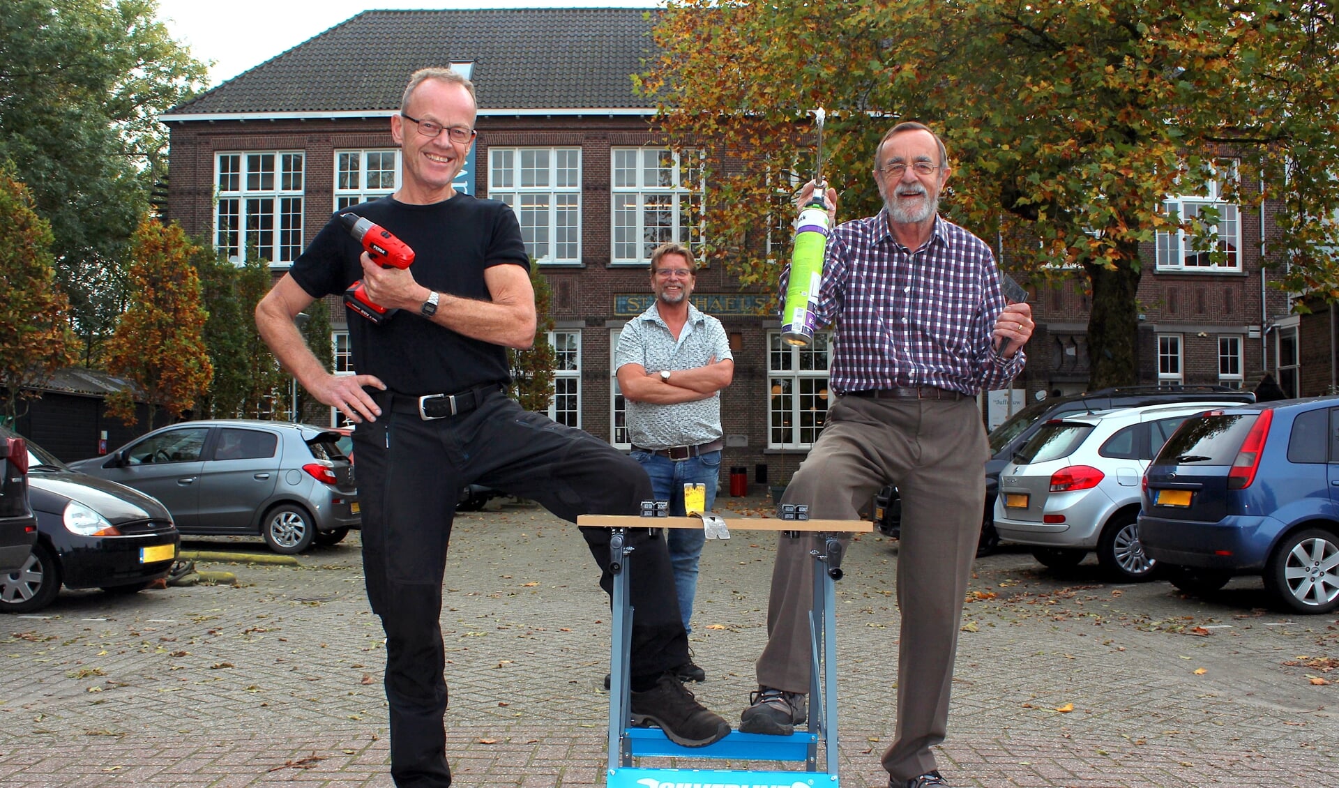Willem Vergunst (li) en Fred Strijk gaan als energiehelden aan de slag in het E-Team. In het midden Jos Timmermans van Actief Rijnwoude.
