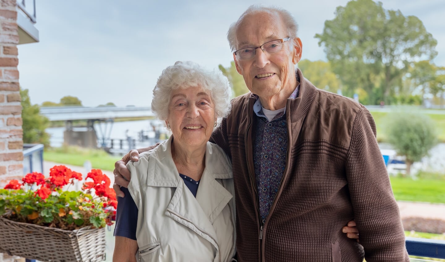 Helmi Cornelissen, 86 jaar, en Hans Weers, bijna 86, zijn al 65 jaar heel blij met elkaar.
