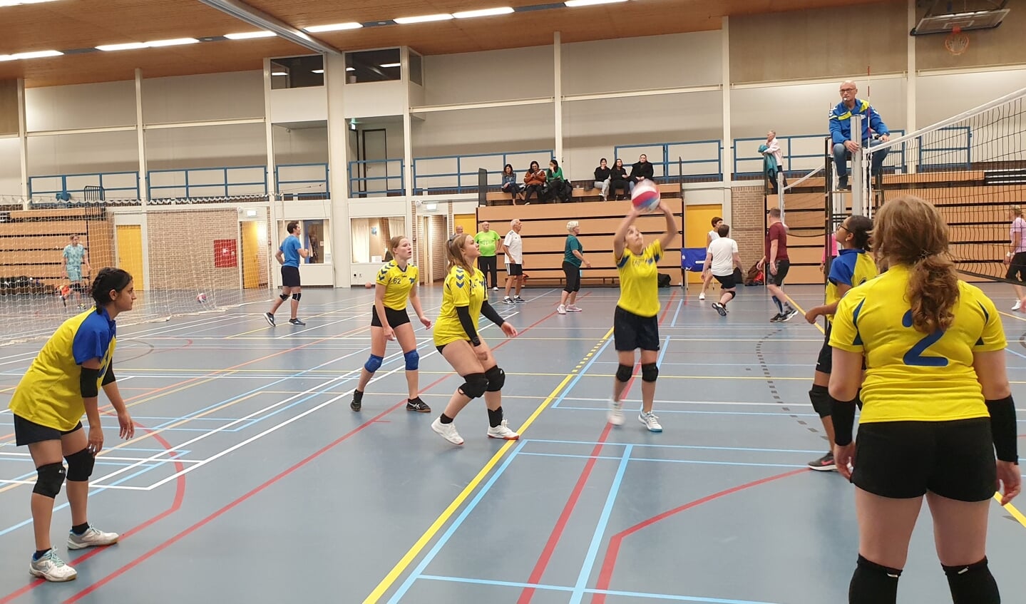 De dames van MVC zijn klaar voor de aanval.