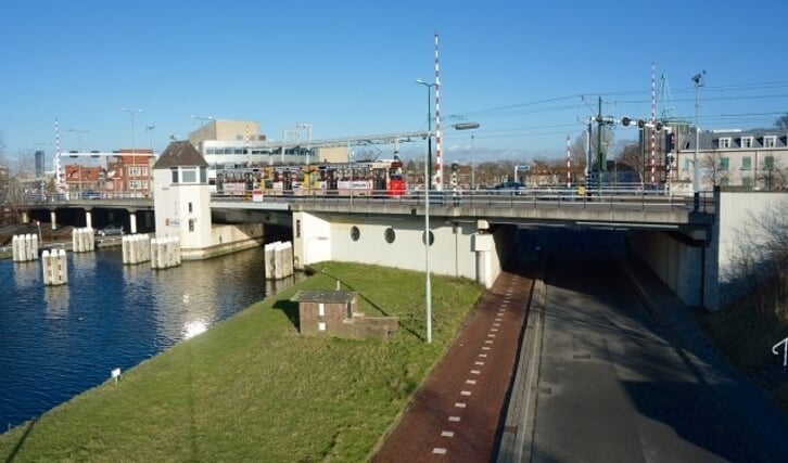 Een foto van de Hoornbrug, gemaakt met een 6-meter-statief.