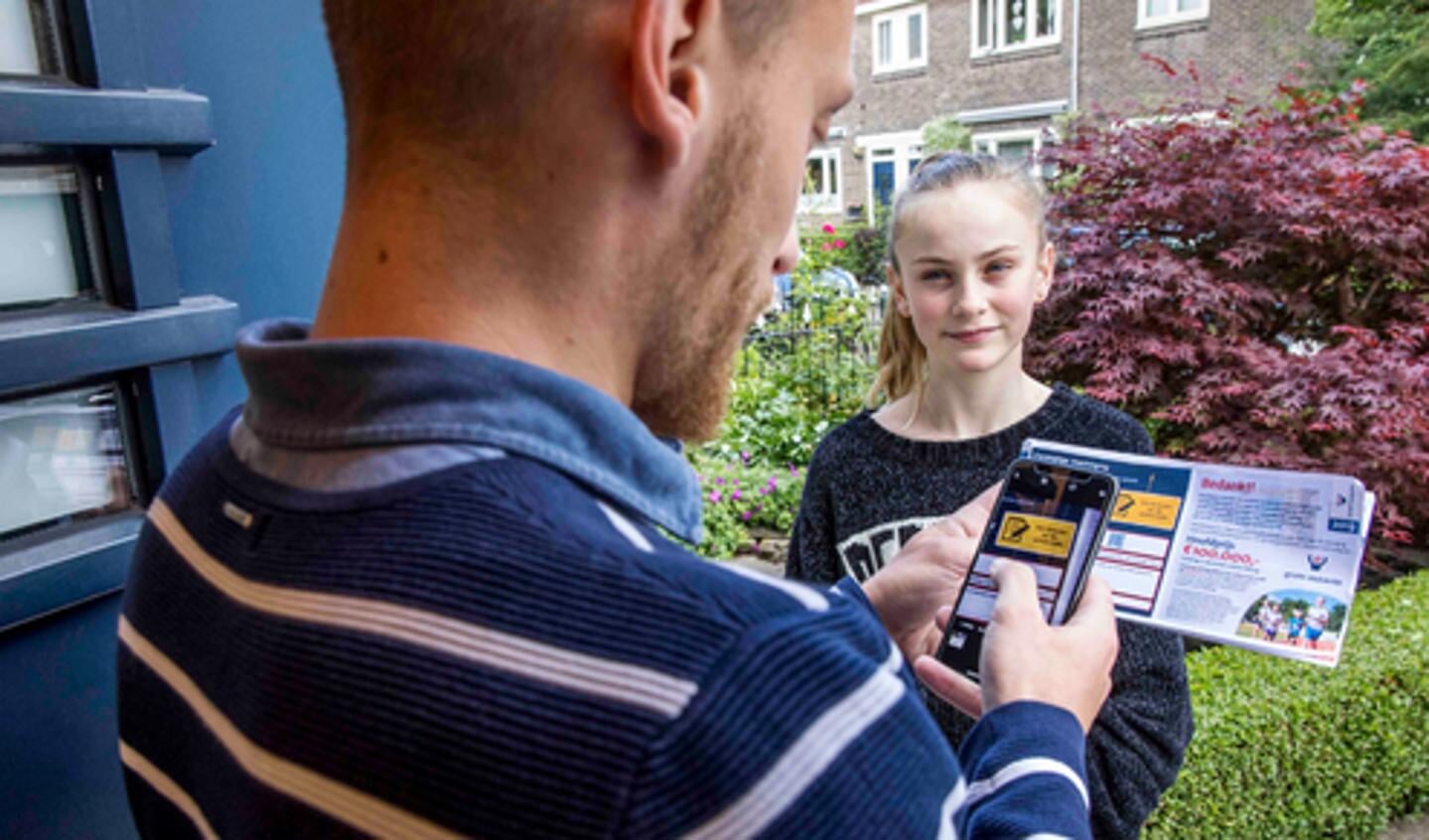 Zaterdag 24 september zijn verenigingen uit Uitgeest met de verkoop van loten voor hun club begonnen.