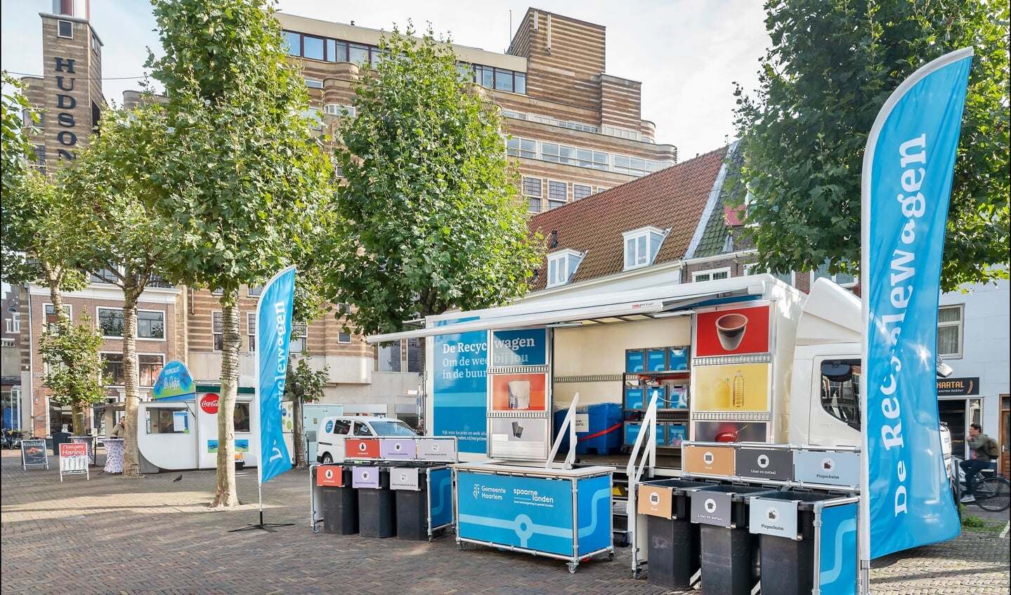 Opening van de Recyclewagen van Spaarnelanden op de Botermarkt. 