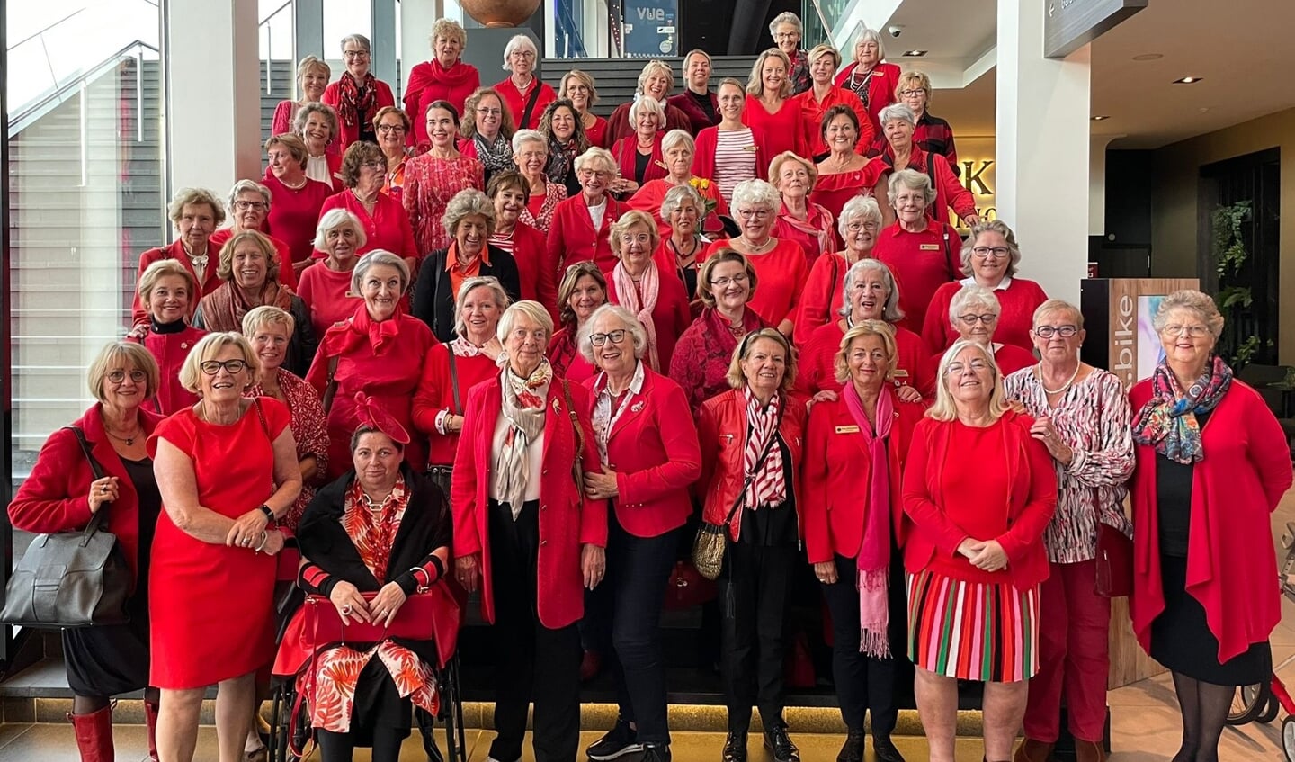 Rood was de bepalende kleur bij de dames van Inner Wheel Purmerend.