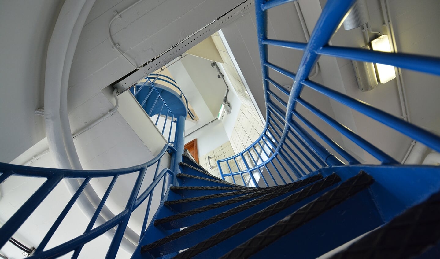 Beklim de trappen van de vuurtoren