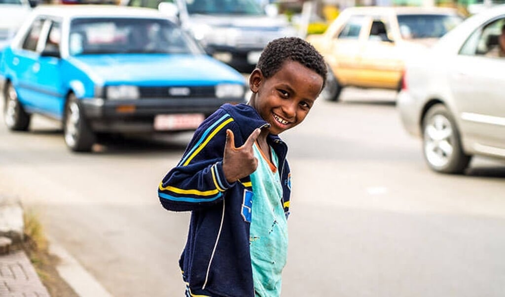 De werkgroep Castricum-Ethiopië zorgt ervoor, dat een groep van de allerarmste kinderen in een van de sloppenwijken van Addis Abeba naar school kan gaan.