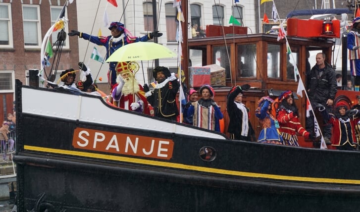 Op zaterdagmorgen 12 novenber vaart Sinterklaas met zijn stoomboot Spanje weer de Oude Haven binnen om een bezoek te brengen aan Vlaardingen.