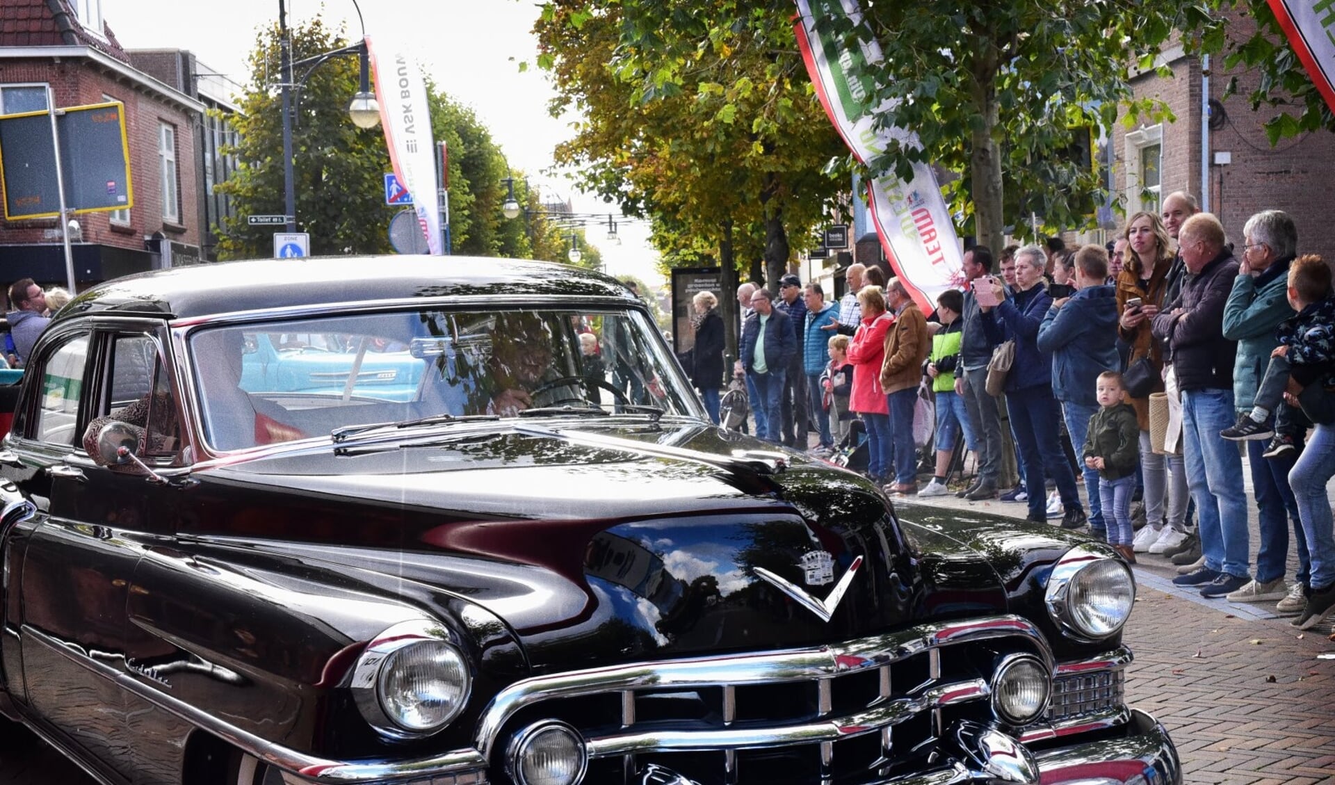 Vele glimmende barrels op het Marktplein startend voor de toerit