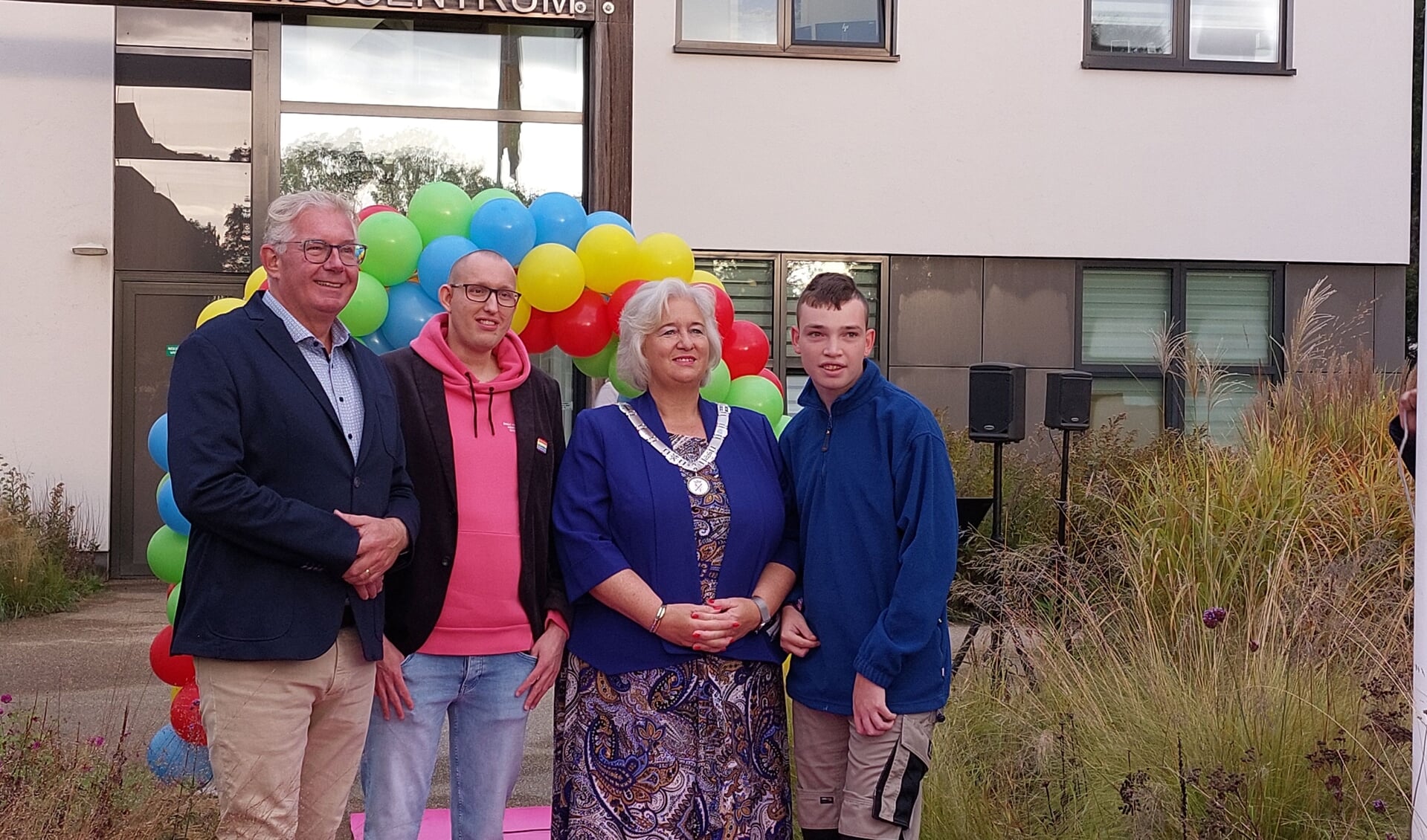 Burgemeester Haarlemmermeer Hijst Regenboogvlag Bij SEIN | Al Het ...