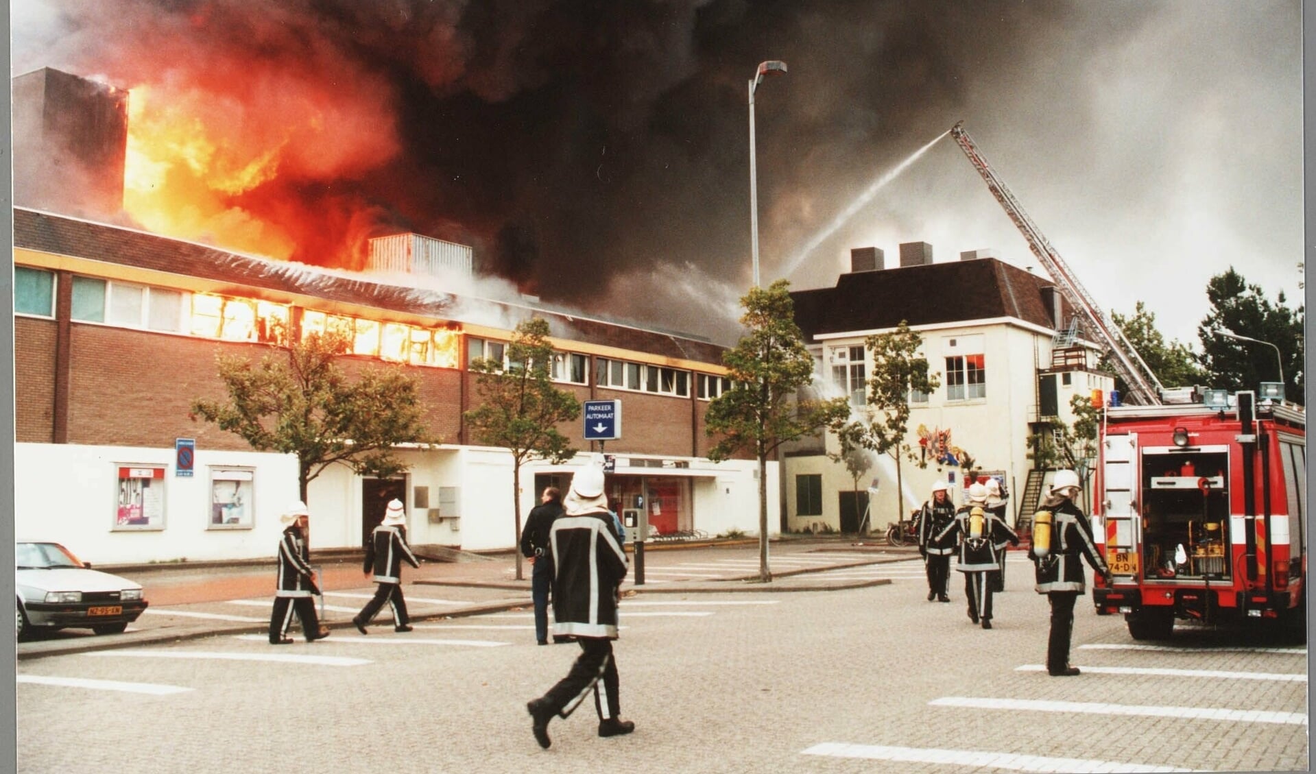 De brand in het Wastorapand aan de Westzijde betekende het einde van het Zaanse warenhuis. 