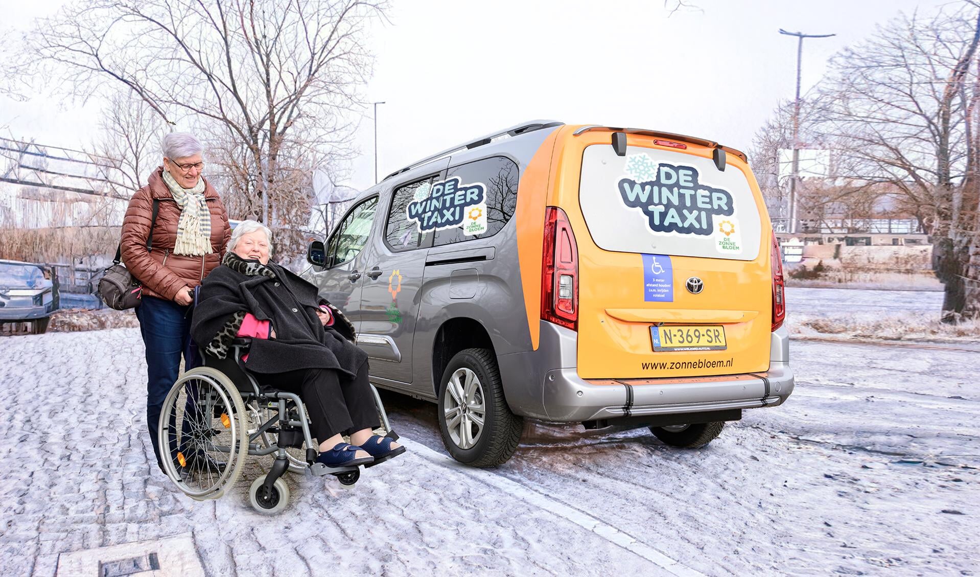 Wie afhankelijk is van een rolstoel of scootmobiel kan gebruik maken van de Wintertaxi. 