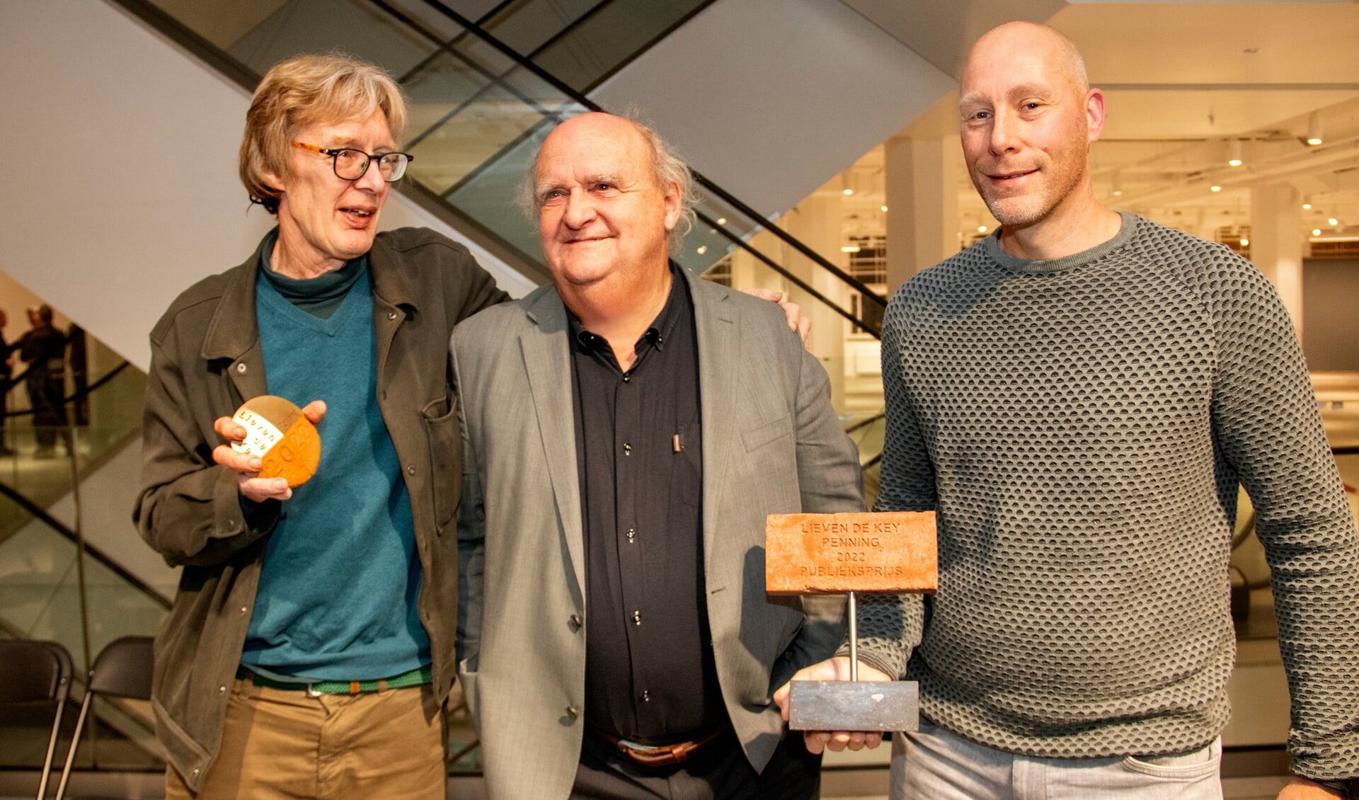 Architect André van Stigt, ‘super vrijwilliger’ Hans van der Straaten van ABC Architectuurcentrum en Herman Reurs, projectleider bij Buro van Stigt