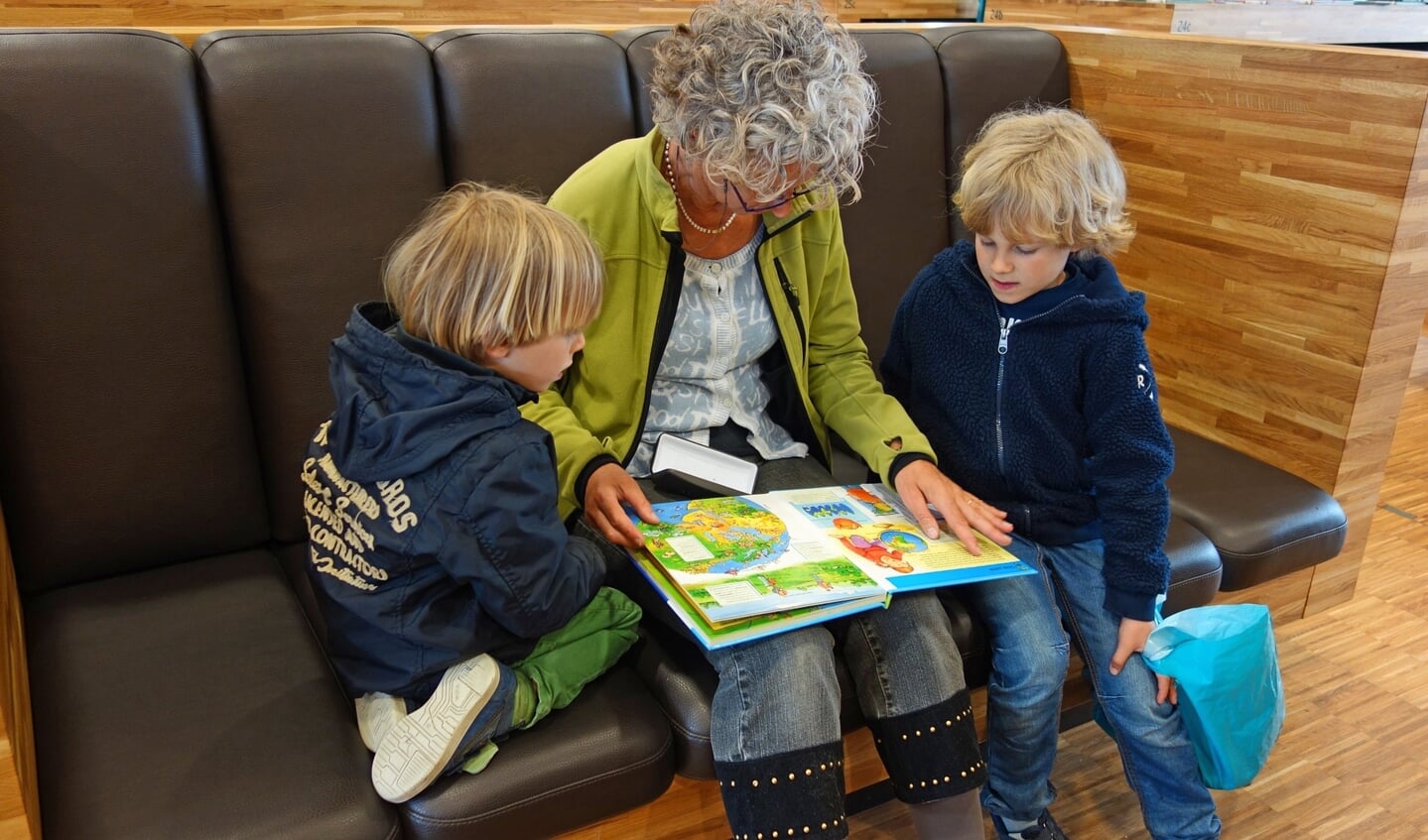 Niets zo leuk als voorlezen uit een mooi boek.