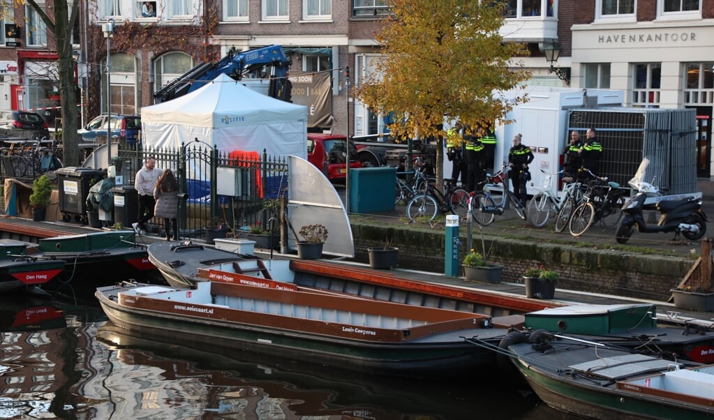 Overleden persoon aangetroffen in water Bierkade, Den Haag.