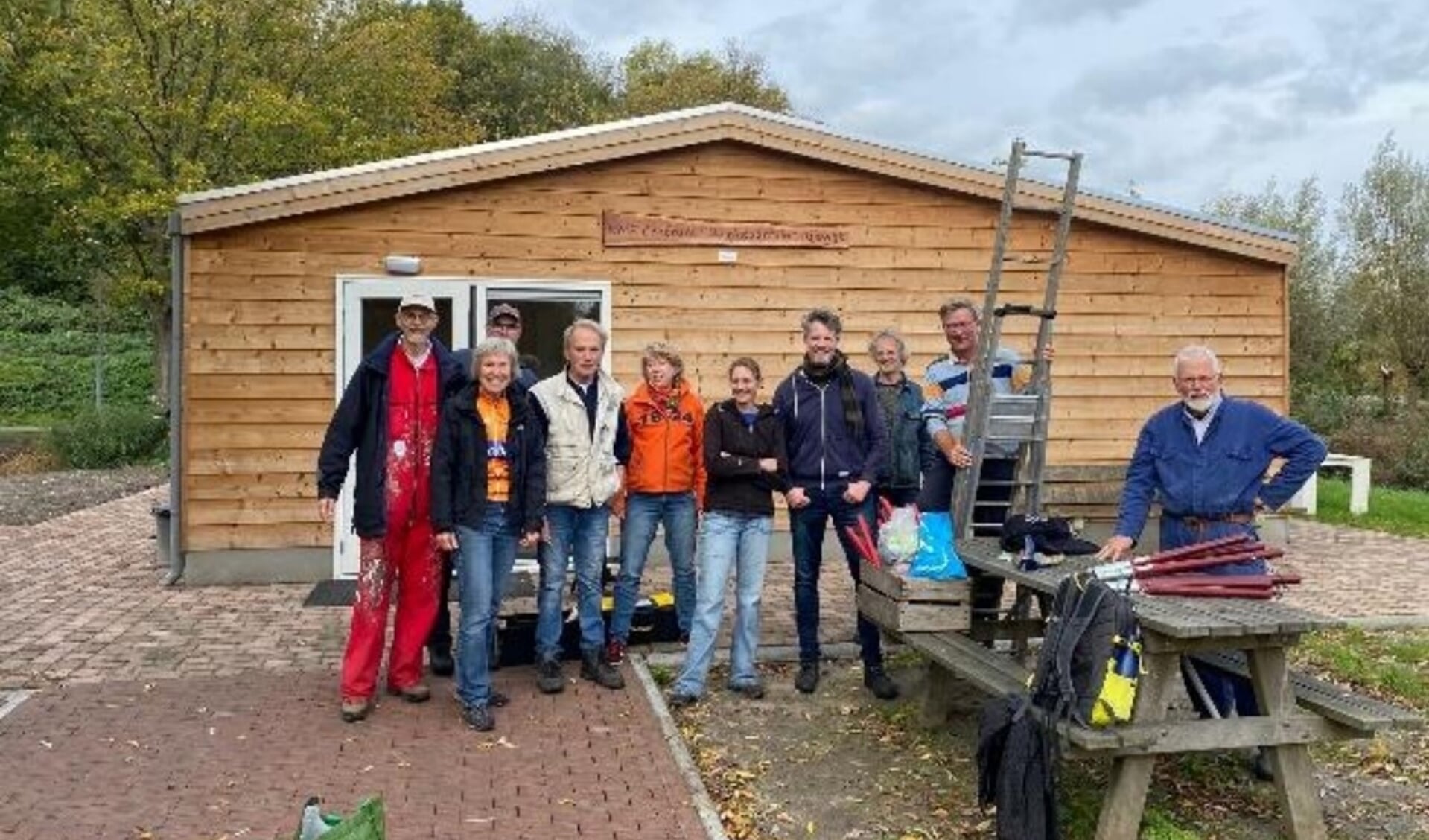 Bij de start van het nieuwe knotseizoen in Rijswijk hielpen opvallend veel nieuwe vrijwilligers mee.