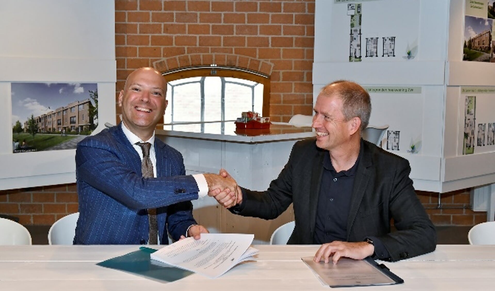 Wethouder Armand van de Laar ondertekende namens de gemeente Rijswijk de herziene anterieure overeenkomst voor Pasgeld-Oost.