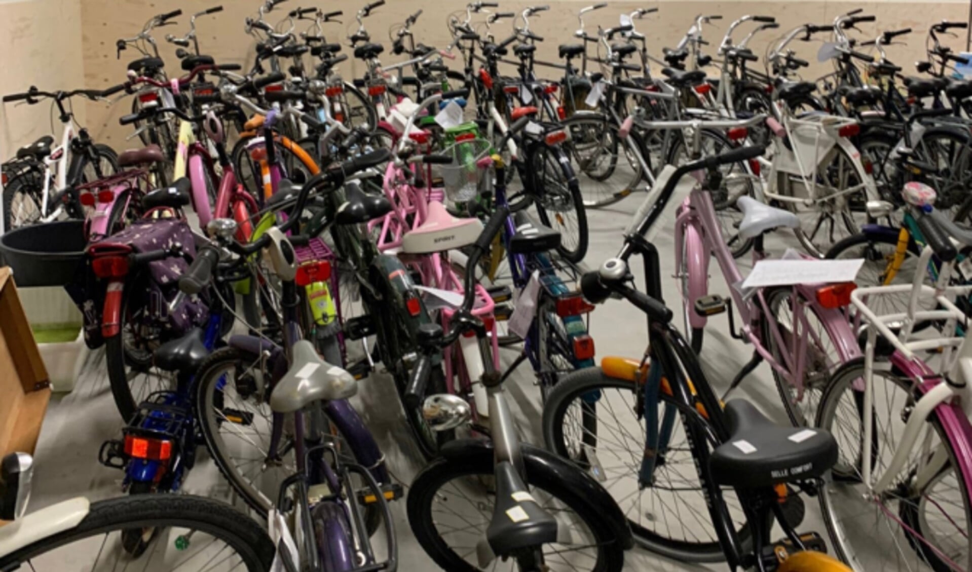 Elke woensdagmiddag mogen kinderen via Leergeld Alkmaar een vernieuwde fiets uitzoeken. 