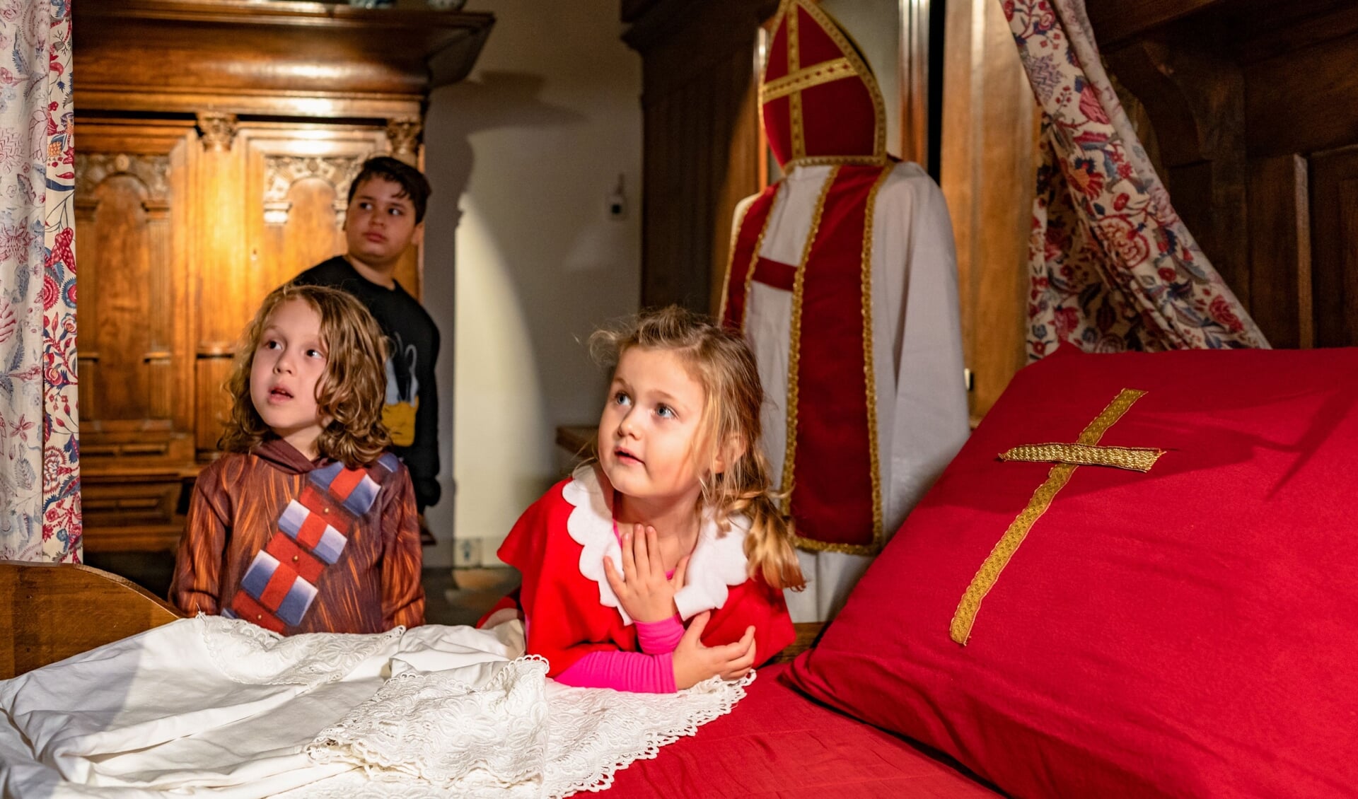 Overdag, als Sint op pad is, mogen bezoekers in de logeervertrekken kijken en de magie van het Sinterklaasfeest komen meebeleven.  