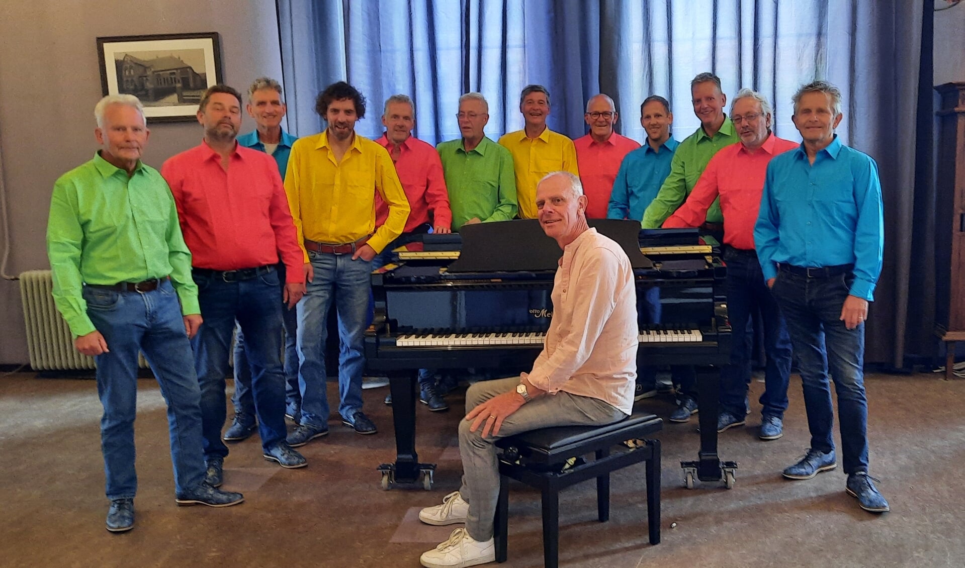Men@Work geeft een kerstoptreden in de Pianokamer in Spierdijk.