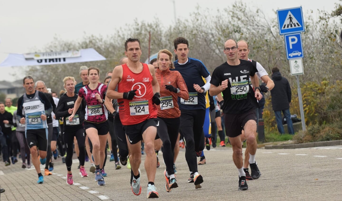 Aan de halve marathon liepen 300 deelnemers mee.