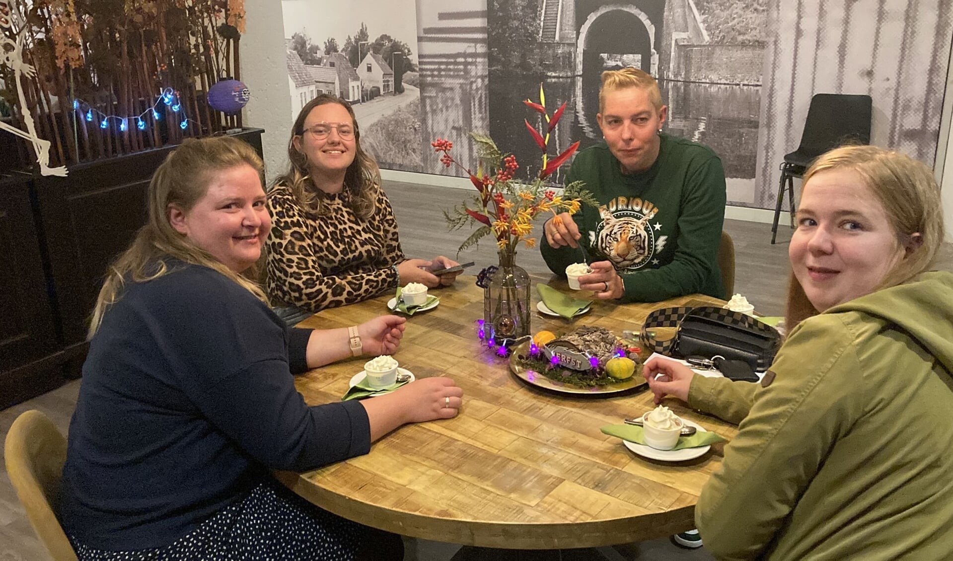 Leden van de club genoten van een heerlijk 'rolling diner'.