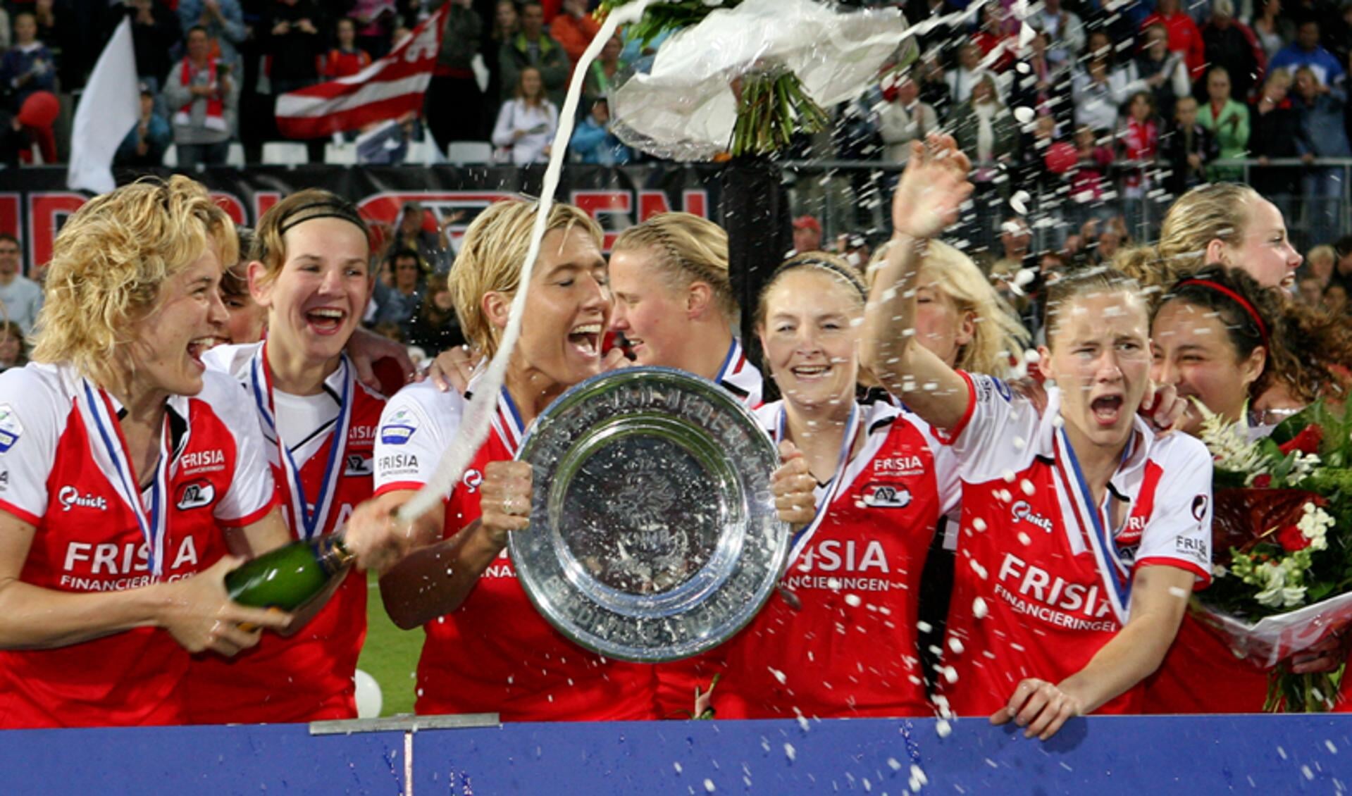 AZ vervangt VV Alkmaar waardoor het vrouwenvoetbal in 2023-2024 weer terug is bij AZ.