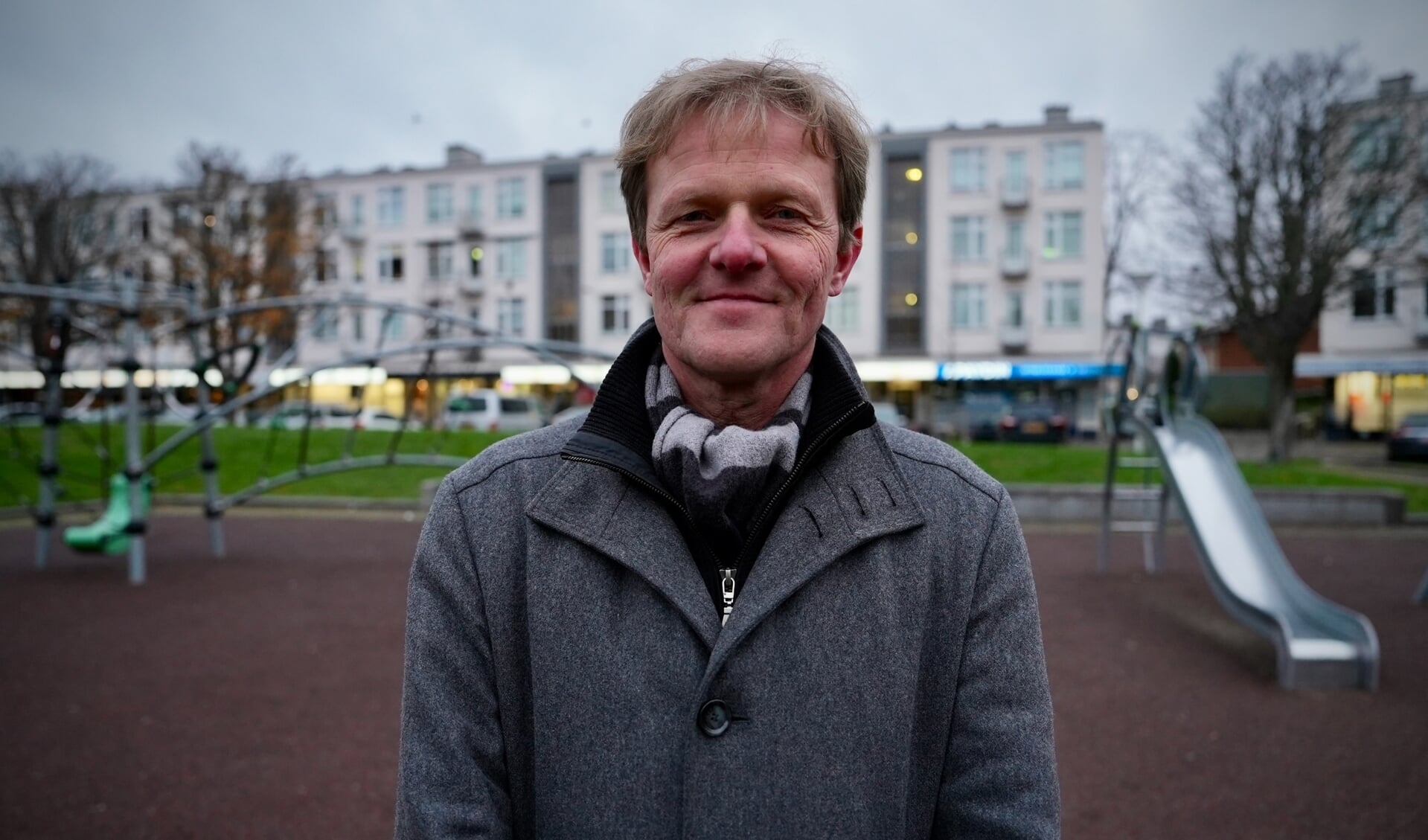 Chris Schaapman heeft meer dan 20 jaar ervaring in de publieke sector, in diverse functies. Hij woont al 29 jaar in Den Haag.