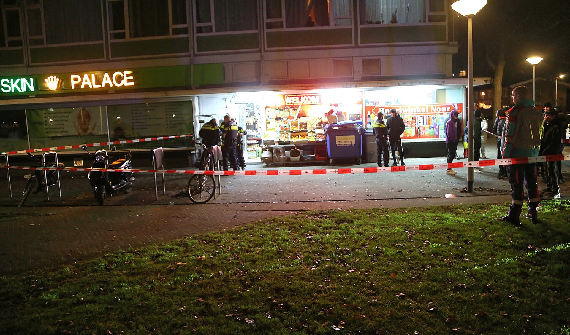 Zwaargewonde bij steekpartij in avondwinkel aan de Beresteinlaan in Den Haag 