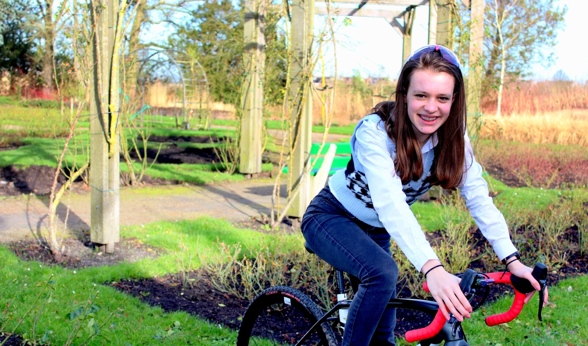 Roxanne Takken (15) uit Alphen heeft een passie voor veldrijden.