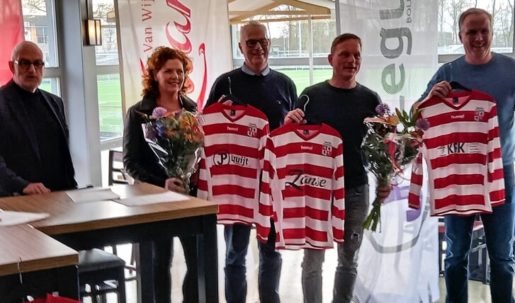 Voetbalvereniging Sporting Krommenie zette onlangs de hoofdsponsors in het zonnetje.