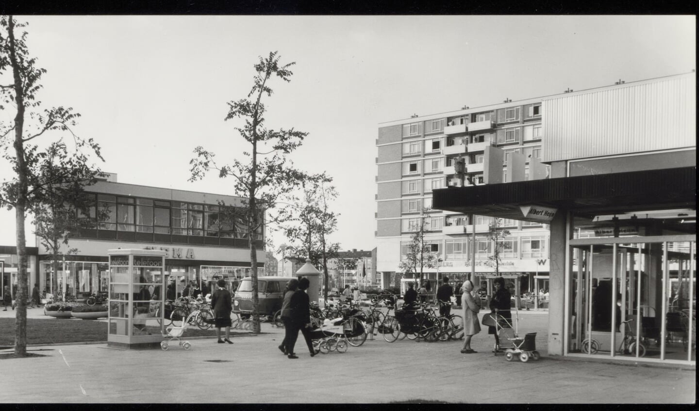 Het Osdorpplein in 1964.