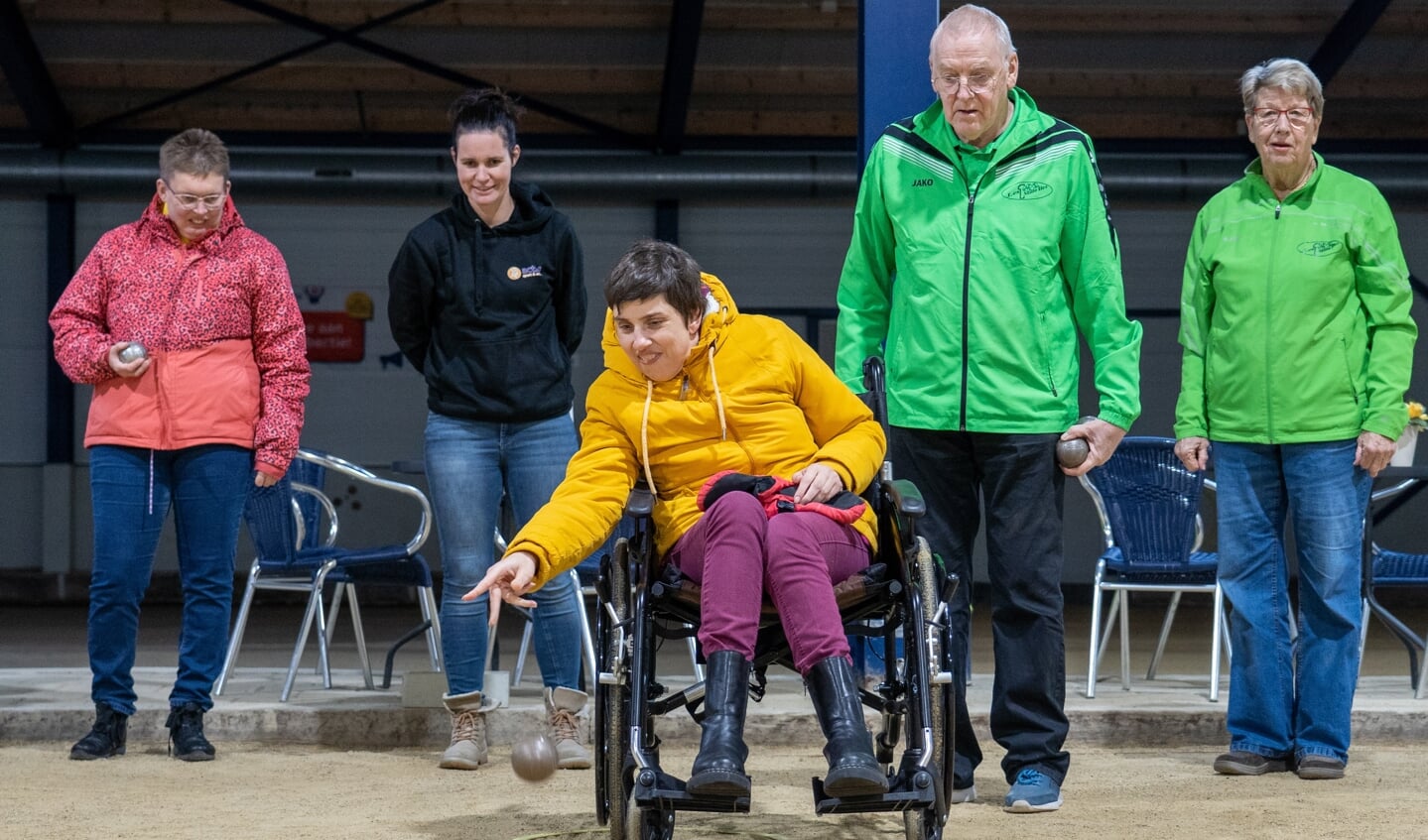 Jeu de boules is een laagdrempelige sport die zorgt voor ontspanning, plezier en beweging voor iedereen, jong en oud.