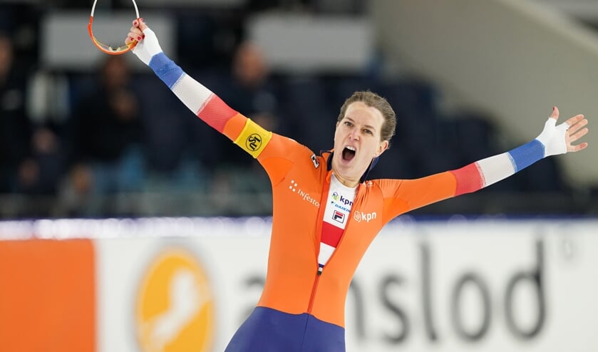 Heerenveen
World Cup finale

1500 mtr.

Foto; Ireen Wust wint de 1500 mtr.