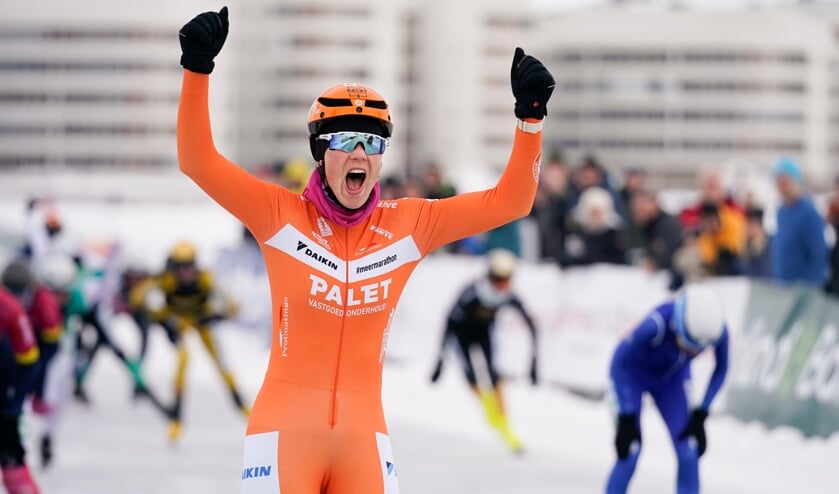 ZWEDEN - LULEA
Finale Grand Prix Marathonschaatsen
Dames 150 km en de heren 200 km.
Foto; Ineke Dedden wint de 150 km finale.