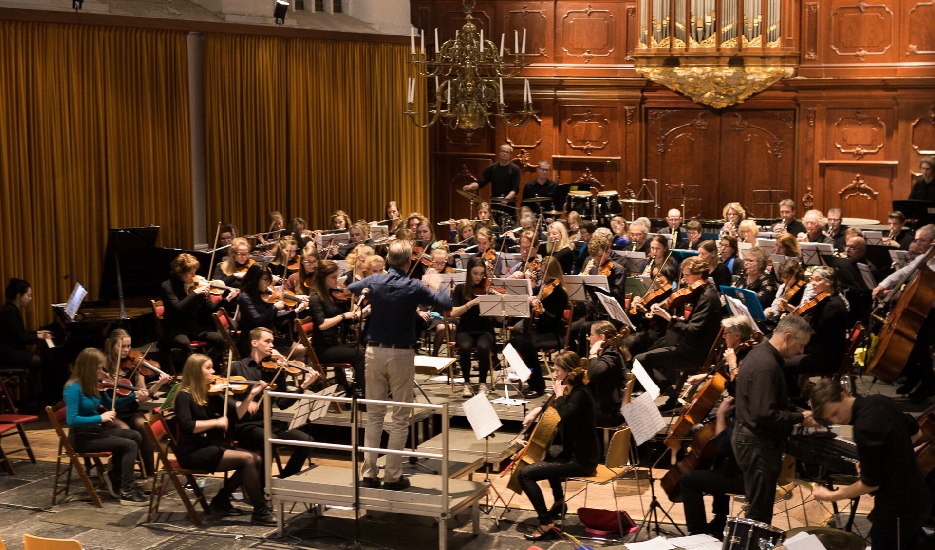 Het Regio Orkest geeft een concert in de Oosterkerk.
