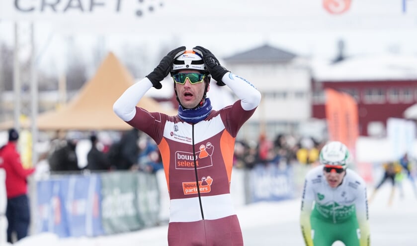 ZWEDEN - LULEA
Finale Grand Prix Marathonschaatsen
Dames 150 km en de heren 200 km.
Foto; De winnaar van de Alternatieve Elfstedentocht Ronald Kruijer.
Tweede werd Bart vd Vlugt en derde Niels Overvoorde.