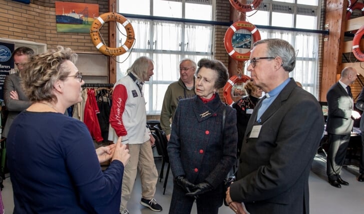 De uit Schiedam afkomstige journaliste Linda van der Klooster in gesprek met prinses Anne. 