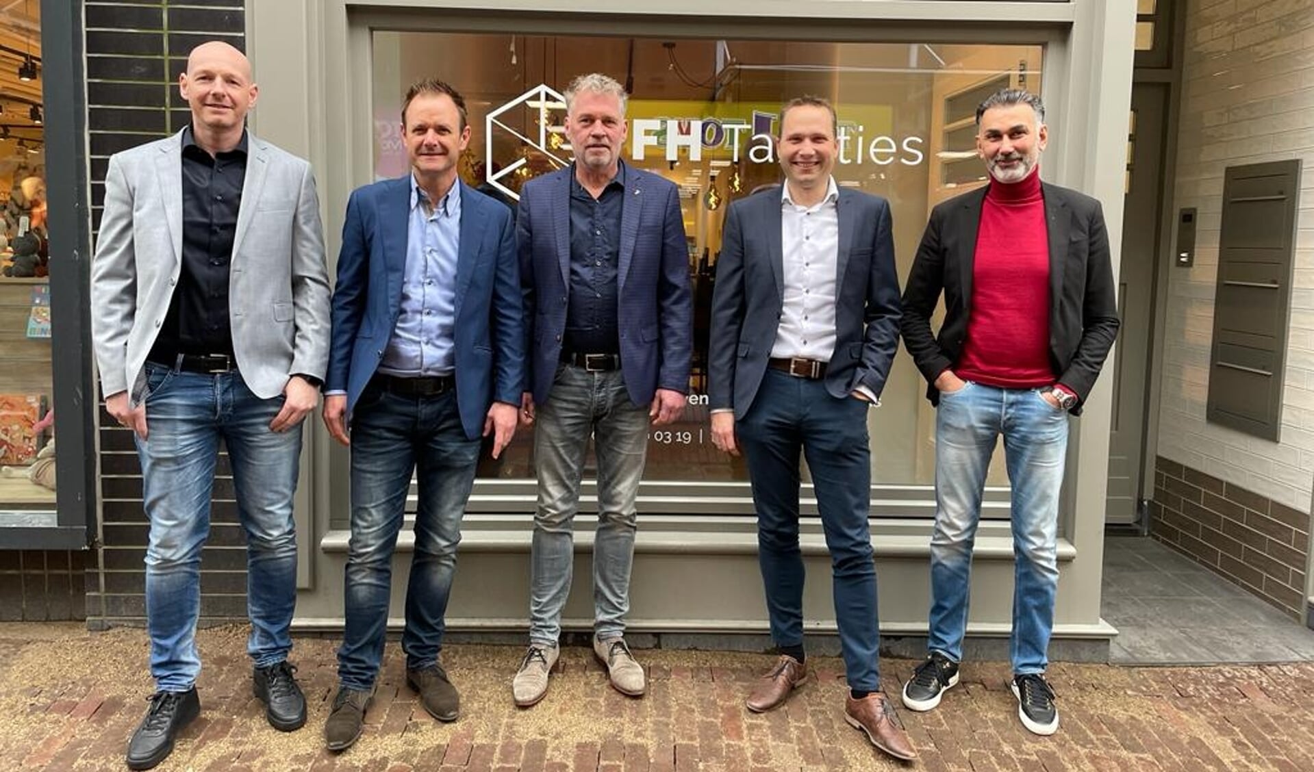 Het FH Taxaties-team. V.l.n.r: Ivar de Vries, Jan Willem Guit, Ed Bruin, Marvin Dansen, Saman Bedawi.