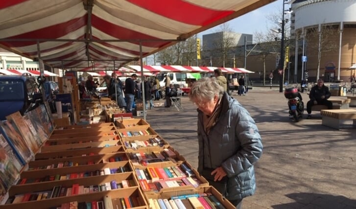 De Schiedamse boekenmarkt is voortaan ook een platenmarkt. 