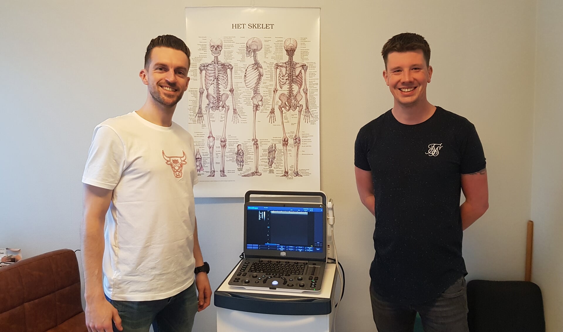 Kevin (links) en Erik-Jan (rechts) van Paramedisch centrum Re-Aktief.