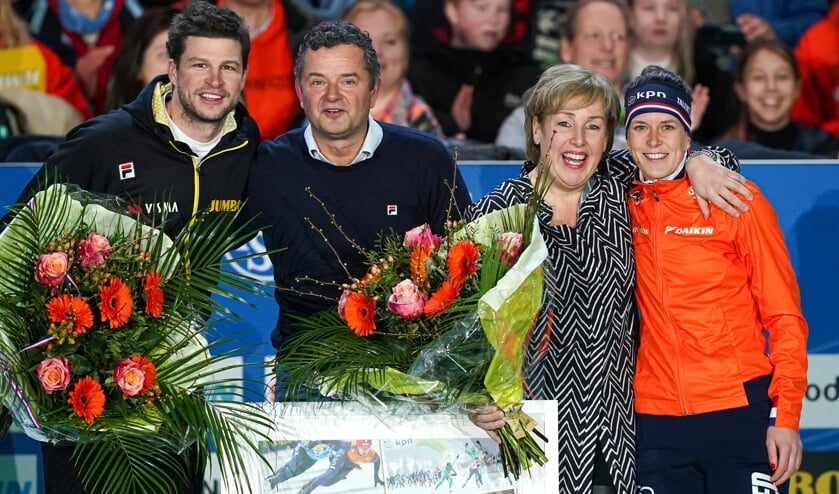 Heerenveen
World Cup finale

KPN Bedankt voor 10 jaren sponsoring.

vlnr Sven Kramer, Mark Versteegen ( KPN ), Sandra Schouten Hospitality-manager KPN en Ireen Wust.  