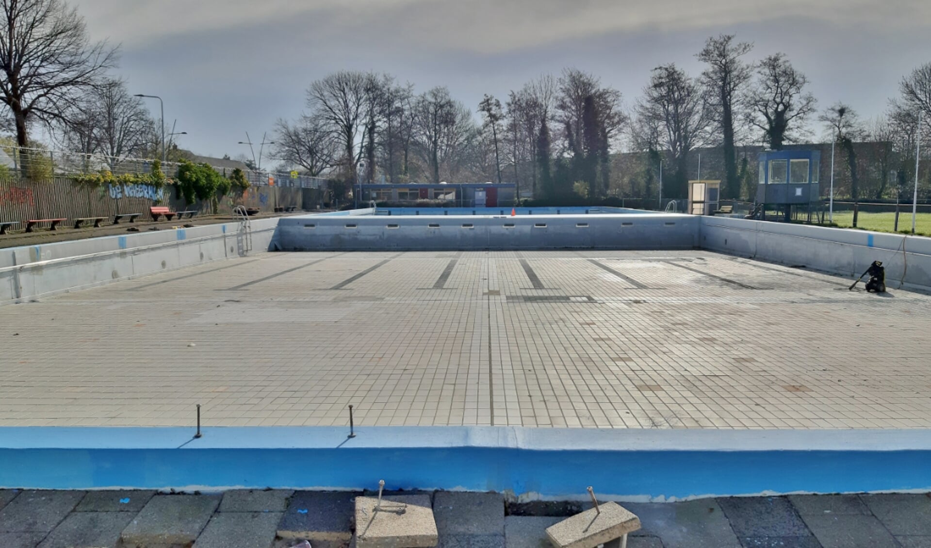 De renovatie van het zwembad is onzeker.