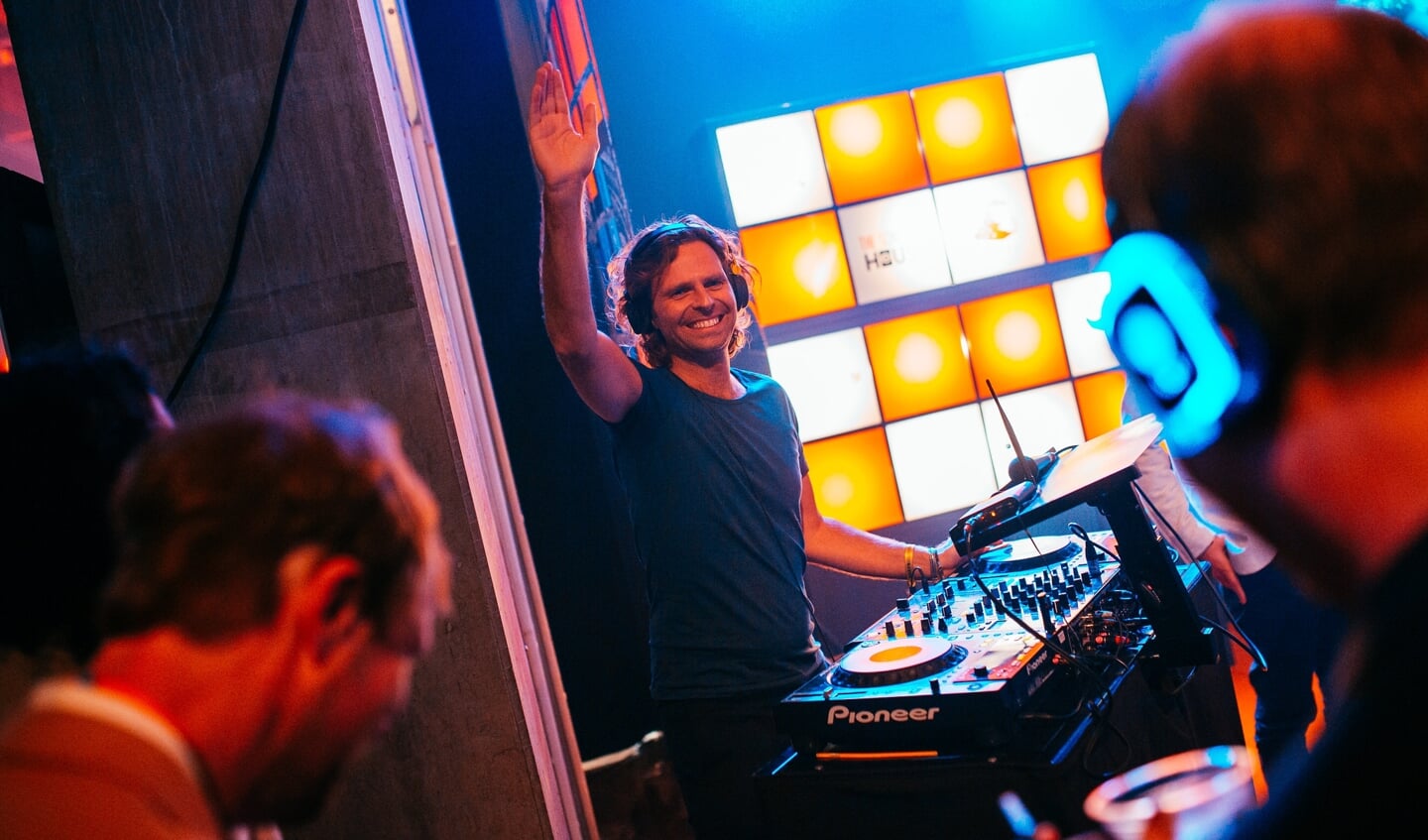 DJ Meester Moeilijk en de Skulpers treden op bij de grote reünie.