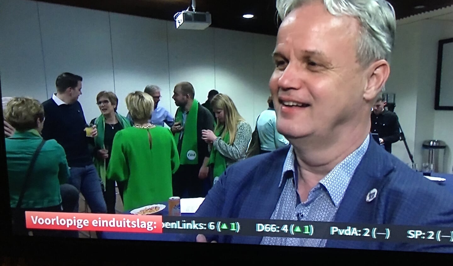 André de Jeu van Nieuw Elan, hier op de verkiezingsavond van 16 maart, ziet coalitievorming met vertrouwen tegemoet.