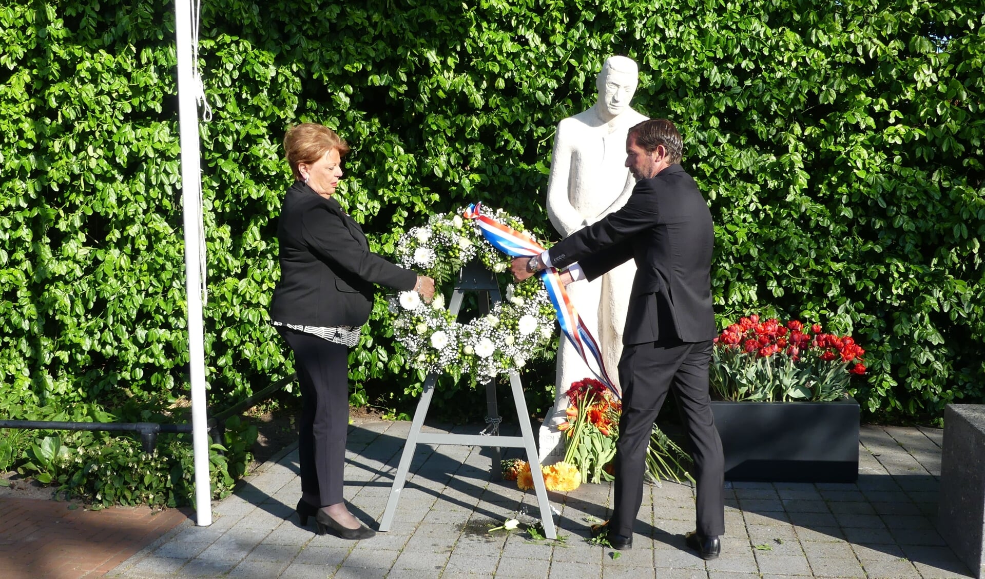 Bij Dodenherdenking op 4 mei hoort gepaste muziek.