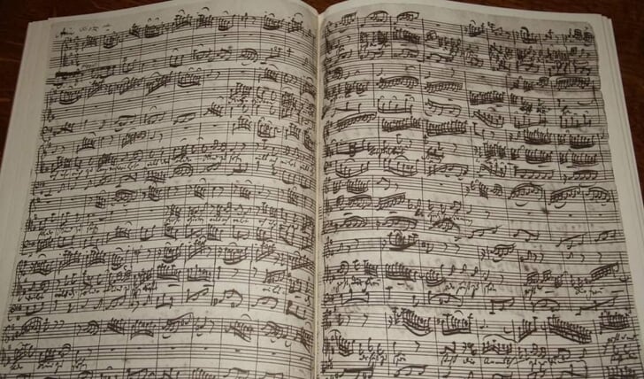 Een kopie van de originele partituur van de Matthäus Passion van Bach.