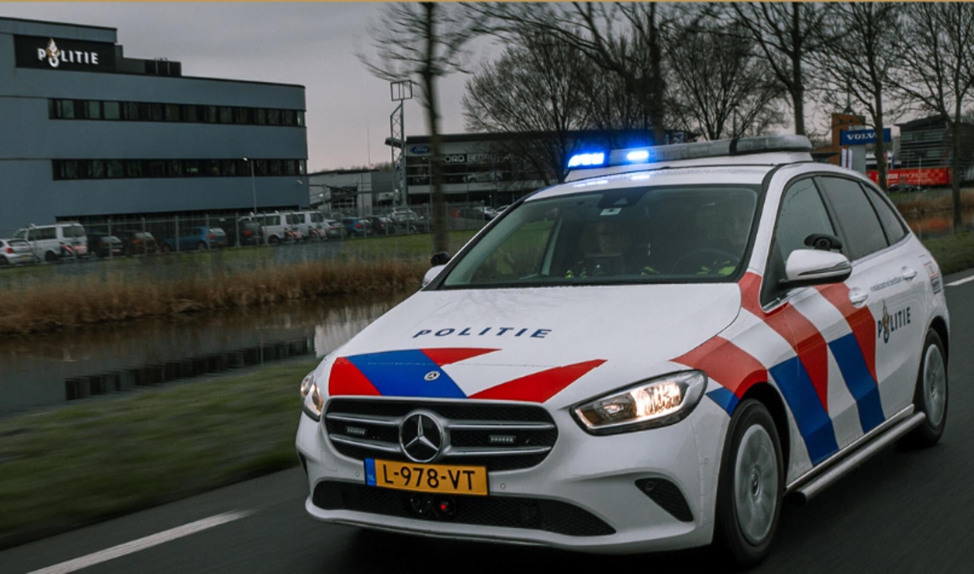 De politie rijdt sinds september vorig jaar niet meer vanaf de Waterlandlaan maar vanaf Component in de Baanstee.