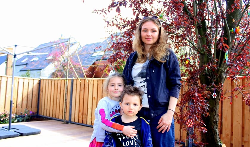 De Oekraïense vluchtelinge Anna Matvieieva (36) hoopt dat haar kinderen David (4) en Mikaela (5) snel naar school kunnen.