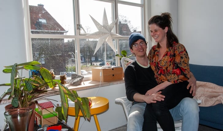 Sven Lentz en zijn vriendin Iris wonen in de verbouwde gymzaal van een voormalig basisschool in Laakkwartier.