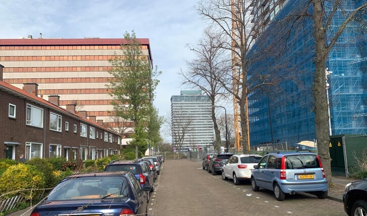 Een blik in de C.T. Storklaan met enkele Rijswijkse eyecatchers: links het gebouw aan de J.C. van Markenlaan dat wordt omgebouwd tot The Beatrix, in het midden het huidige stadhuis en rechts de in aanbouw zijnde The Minister, een woontoren van 25 verdiepingen.