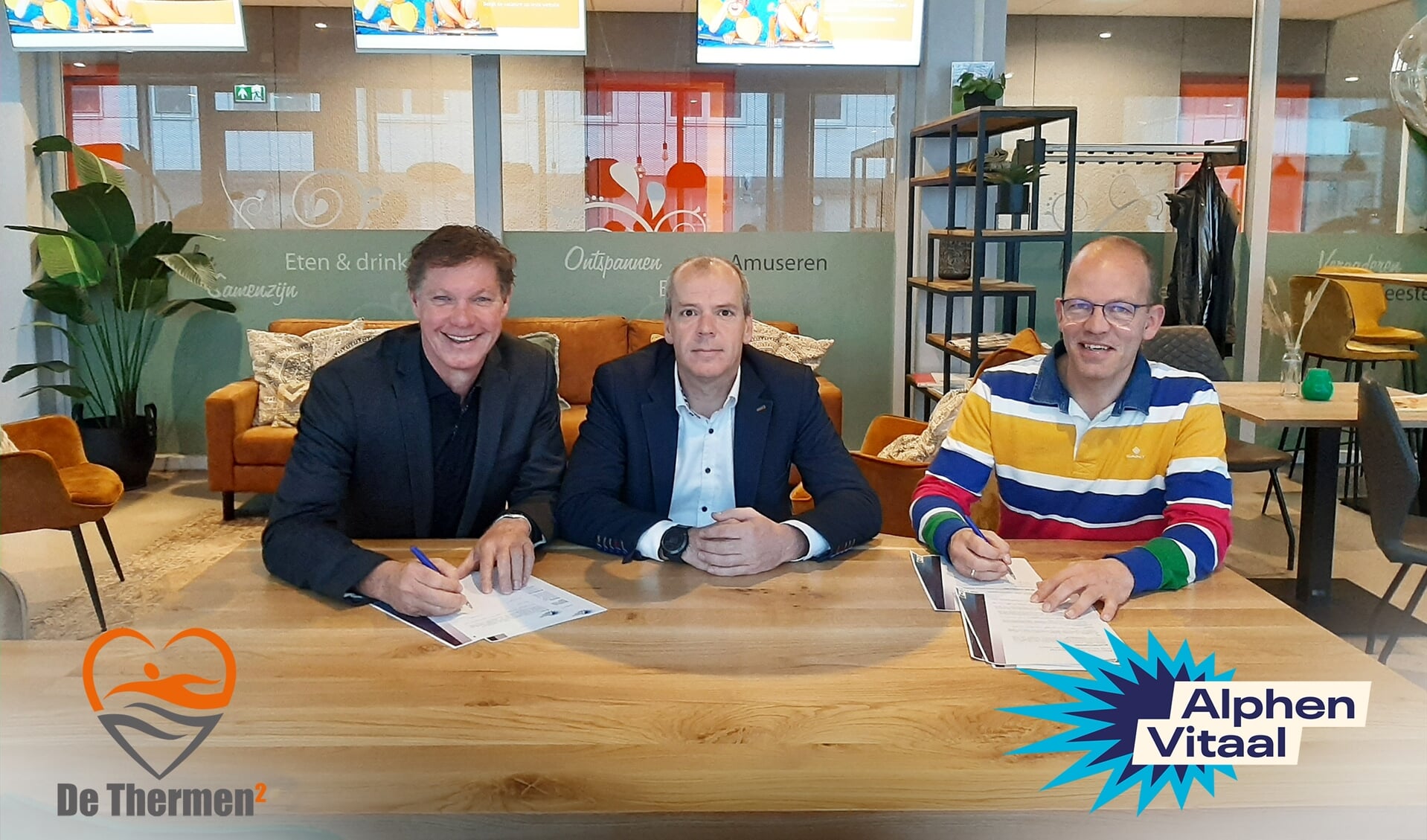  Remco Pielstroom, Wethouder Gert-Jan Schotanus en ArJan Wille ondertekenen het samenwerkingscontract.
